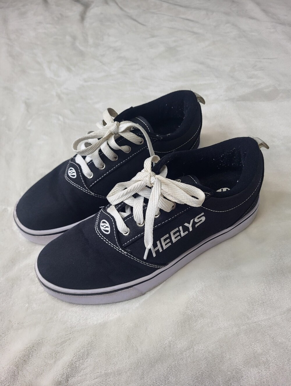 Heelys Men's Black Canvas Skate Shoes with White Laces